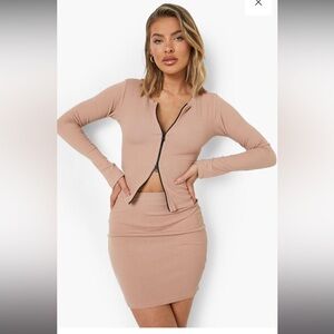 RIBBED MINI SKIRT by BOOHOO in Camel